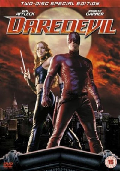 DVD cover of 'Daredevil' with two characters against a cityscape background